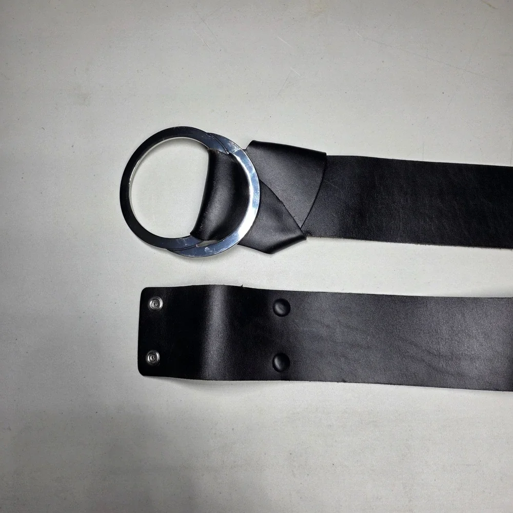 Chicos Black Genuine Leather Wide O-Ring Elastic Stretch Cinch Belt Size Medium